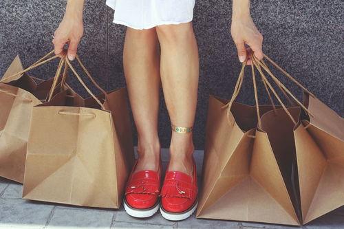 名星穿国产鞋的是谁呀视频,揭秘穿国产鞋的时尚达人